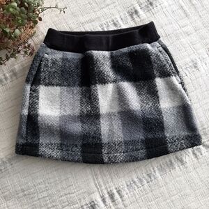 𝅺UNIQLO plaid fleece skirt size 4